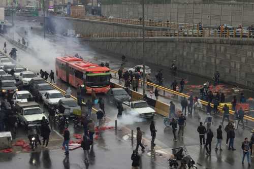 People protest against increased gas price, on a highway in Tehran, Iran November 16, 2019. Nazanin Tabatabaee/WANA (West Asia News Agency) via REUTERS ATTENTION EDITORS - THIS IMAGE HAS BEEN SUPPLIED BY A THIRD PARTY - RC2CCD9U9AIN