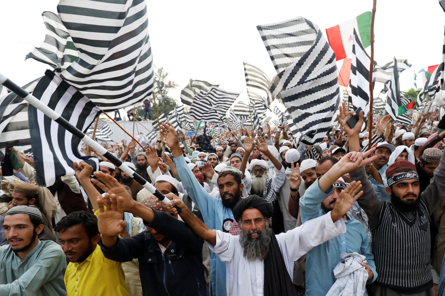 Supporters of religious and political party Jamiat Ulema-i-Islam-Fazal (JUI-F) wave flags and chant slogans during what participants call Azadi March (Freedom March) to protest the government of Prime Minister Imran Khan in Islamabad, Pakistan November 2, 2019. REUTERS/Akhtar Soomro - RC14C39D0790