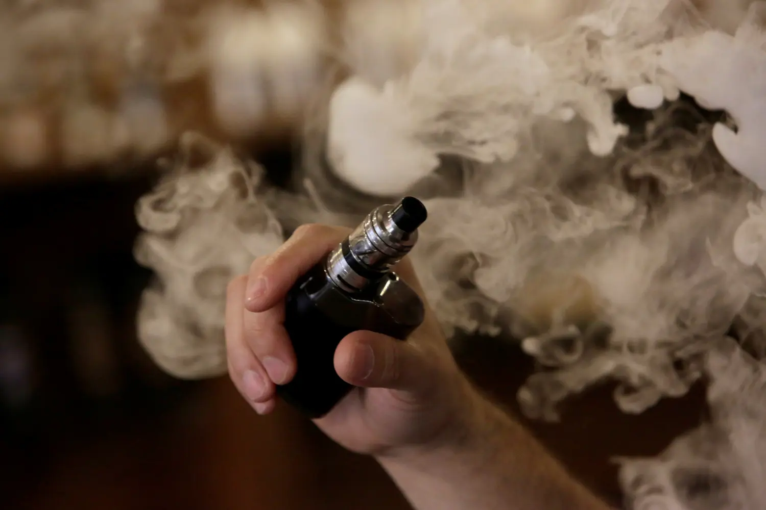 A man holds an electronic cigarette as he vapes at a Vape Shop in Monterrey, Mexico February 1, 2019. Picture taken February 1, 2019. FREUTERS/Daniel Becerril - RC1D65272E30