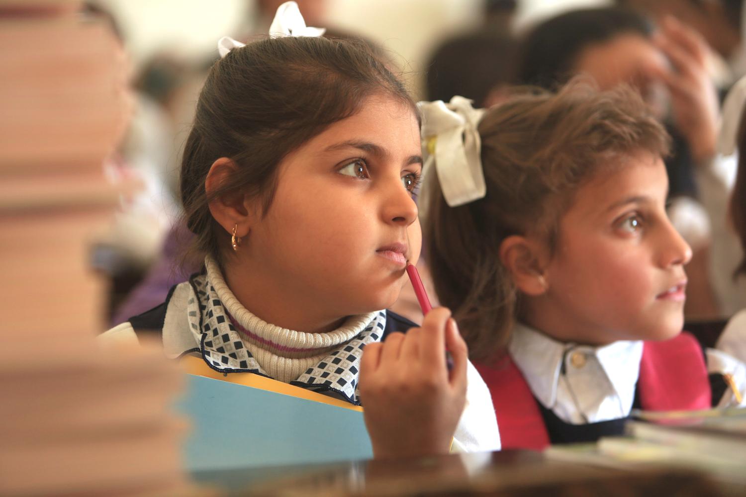 Students attend classes after the city was recaptured from the Islamic State militants in Qayyara, Iraq, November 17, 2016. REUTERS/Ari Jalal - D1BEUNJJSIAB