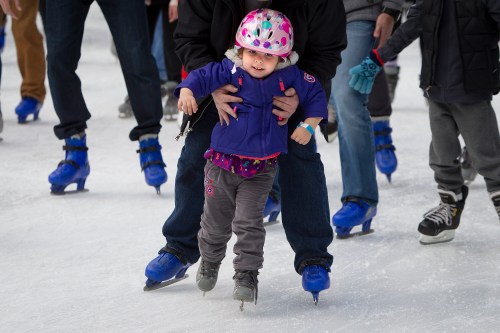 A child gets some help with balance as they skate at the Bryant Park Skating rink in the Manhattan borough of New York November 30, 2014.          REUTERS/Carlo Allegri      (UNITED STATES - Tags: SOCIETY TRAVEL) - GM1EAC10E0T01