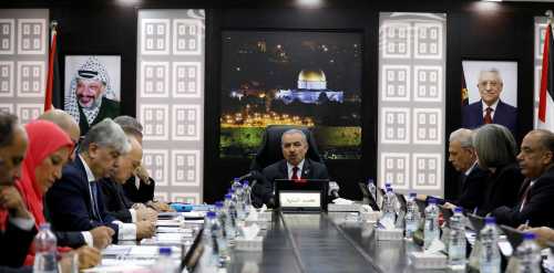 Palestinian Prime Minister Mohammad Shtayyeh speaks during a cabinet meeting of the new Palestinian government, in Ramallah, in the Israeli-occupied West Bank April 15, 2019. REUTERS/Mohamad Torokman - RC18BBEC7170