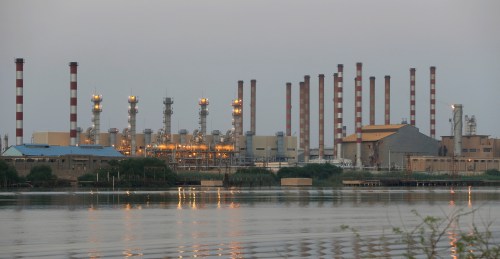 A general view of Abadan oil refinery in southwest Iran, is pictured from Iraqi side of Shatt al-Arab in Al-Faw south of Basra, Iraq September 21, 2019. REUTERS/Essam Al-Sudani - RC156ACB6840