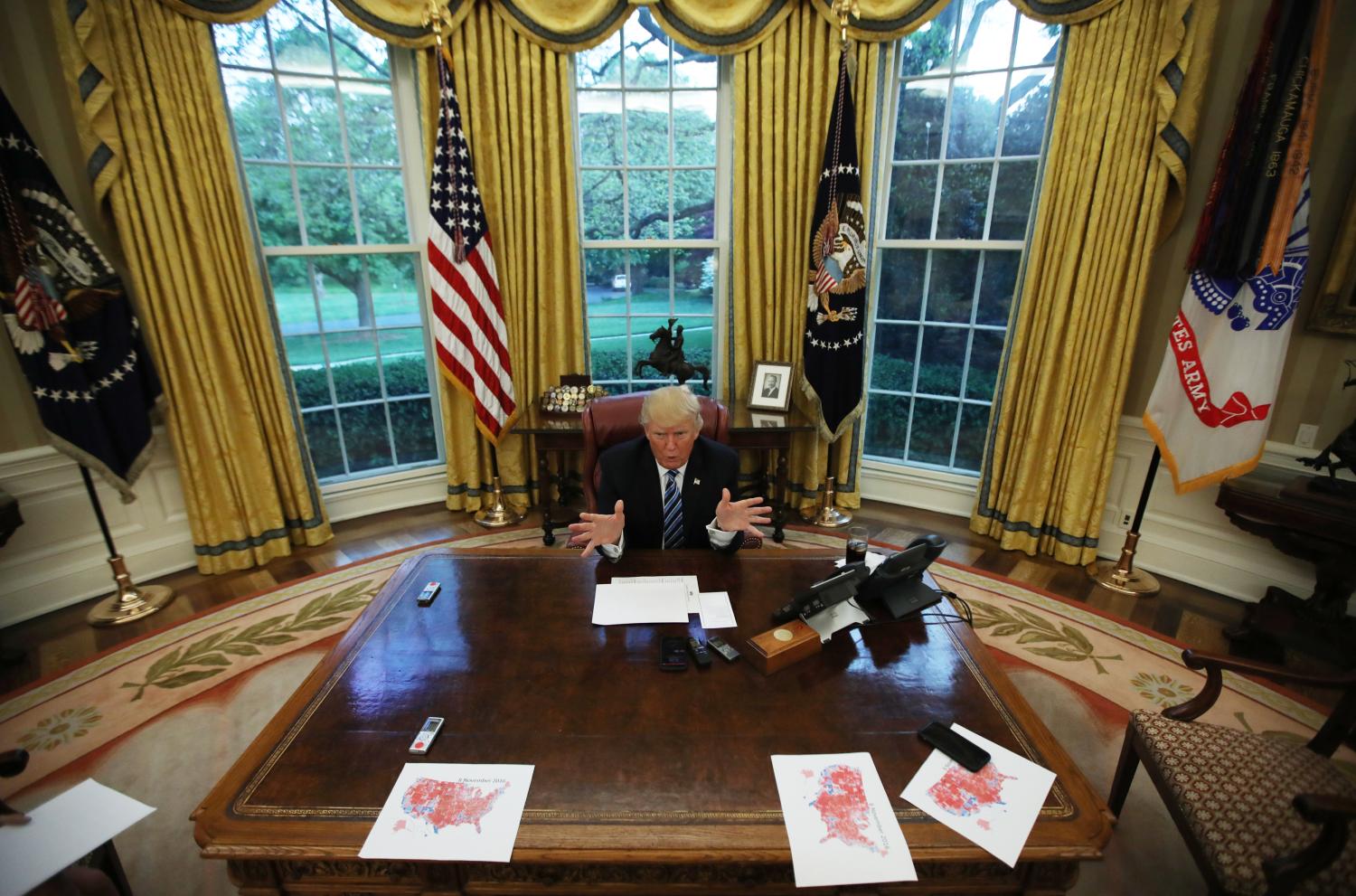 U.S. President Donald Trump speaks during an interview with Reuters in the Oval Office of the White House in Washington, U.S., April 27, 2017. REUTERS/Carlos Barria   TPX IMAGES OF THE DAY - HP1ED4S02VJ7Y