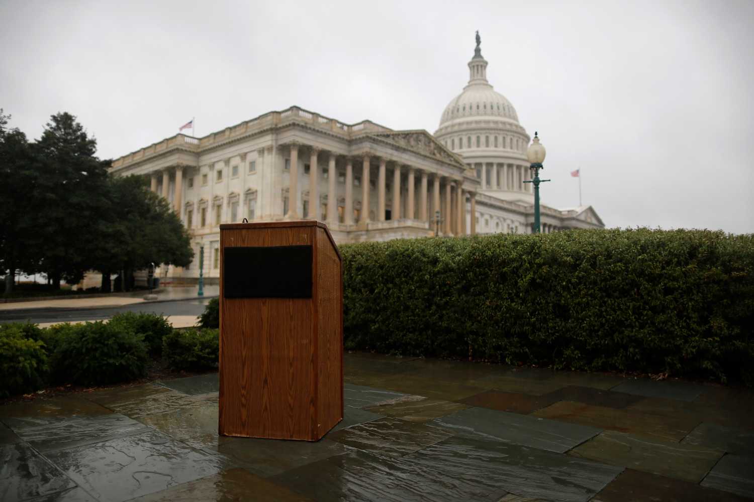 An empty speaker's lectern is seen in the rain outside the U.S. Capitol in Washington, October 10, 2013.  U.S. House of Representatives Republicans are weighing a short-term debt limit increase with no added policy changes, such as deficit-reduction requirements, according to a source with knowledge of the discussions. REUTERS/Jonathan Ernst (UNITED STATES - Tags: POLITICS BUSINESS) - GM1E9AA1RTL01