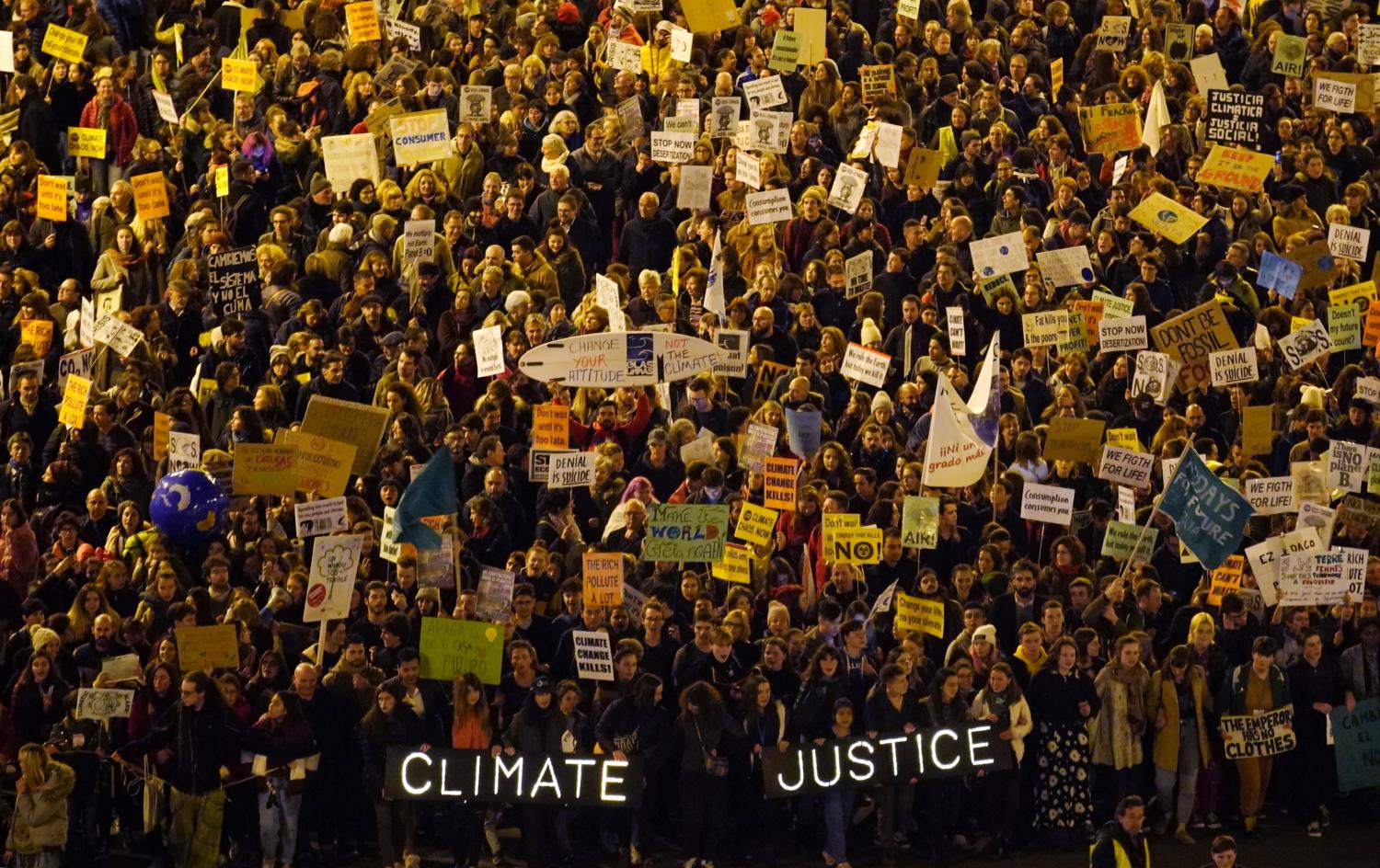 People attend a climate change protest march, as COP25 climate summit is held in Madrid, Spain, December 6, 2019. REUTERS/Juan Medina - RC2VPD9OPYZF