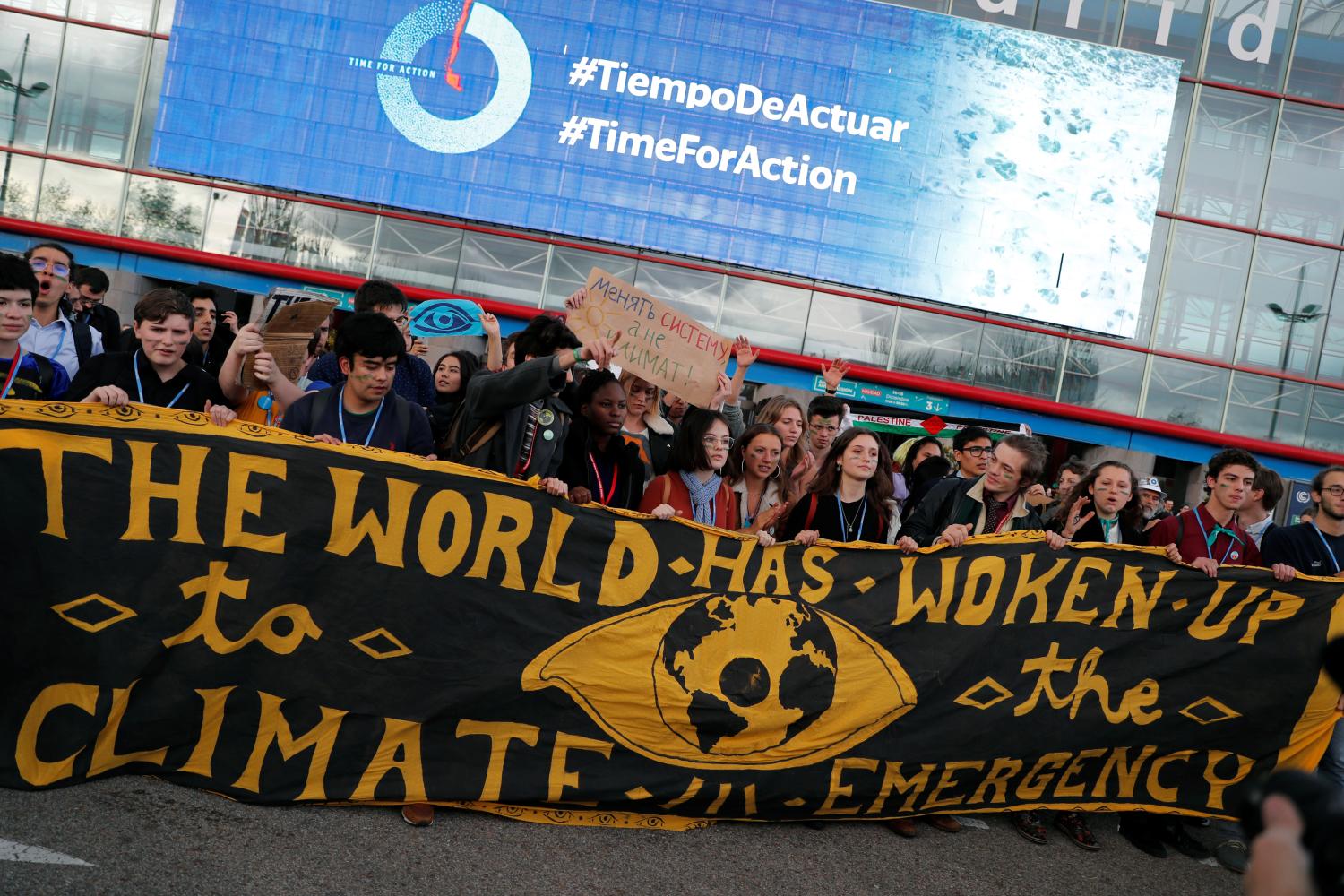 Climate activists take part in a Fridays for Future protest at the U.N. Climate Change Conference (COP25) venue in Madrid, Spain, December 13, 2019. REUTERS/Nacho Doce - RC2FUD9KUV6V