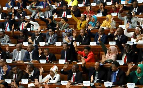 Ethiopian legislators raise their hands as they vote inside the House of Peoples' Representatives in Addis Ababa, Ethiopia October 25, 2018. REUTERS/Tiksa Negeri - RC16FD4F3230