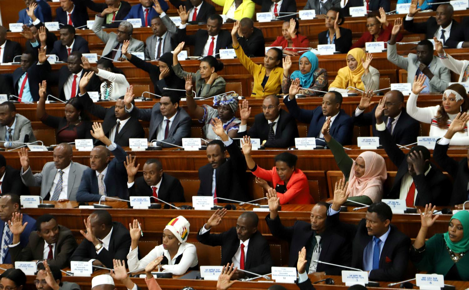 Ethiopian legislators raise their hands as they vote inside the House of Peoples' Representatives in Addis Ababa, Ethiopia October 25, 2018. REUTERS/Tiksa Negeri - RC16FD4F3230