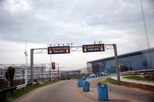 Signs showing arrival and departure directions are seen on a drive-way into the Murtala Mohammed International airport in Nigeria's commercial capital Lagos, May 11, 2017. REUTERS/Akintunde Akinleye - RC1EAB8A57B0