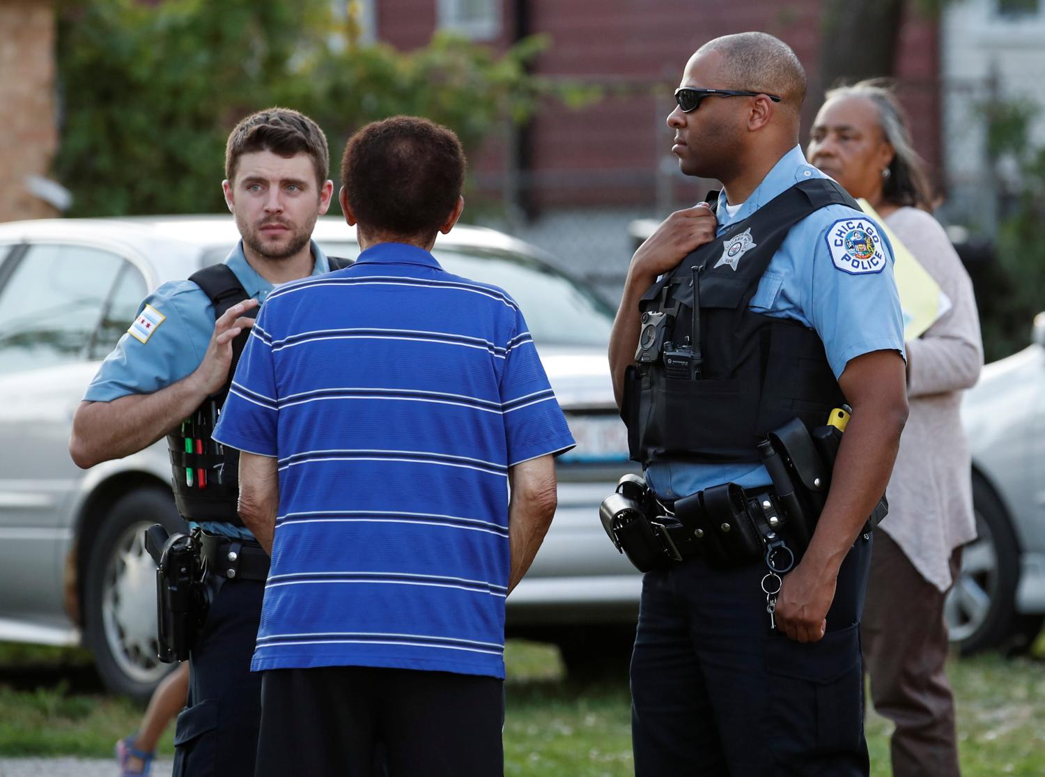 The Chicago Police officers and community members participate in "Operation Wake-Up" rally supporting efforts to help stop the violence in Chicago, Illinois, U.S., July 6, 2017. REUTERS/Kamil Krzaczynski - RC18AFFF5590