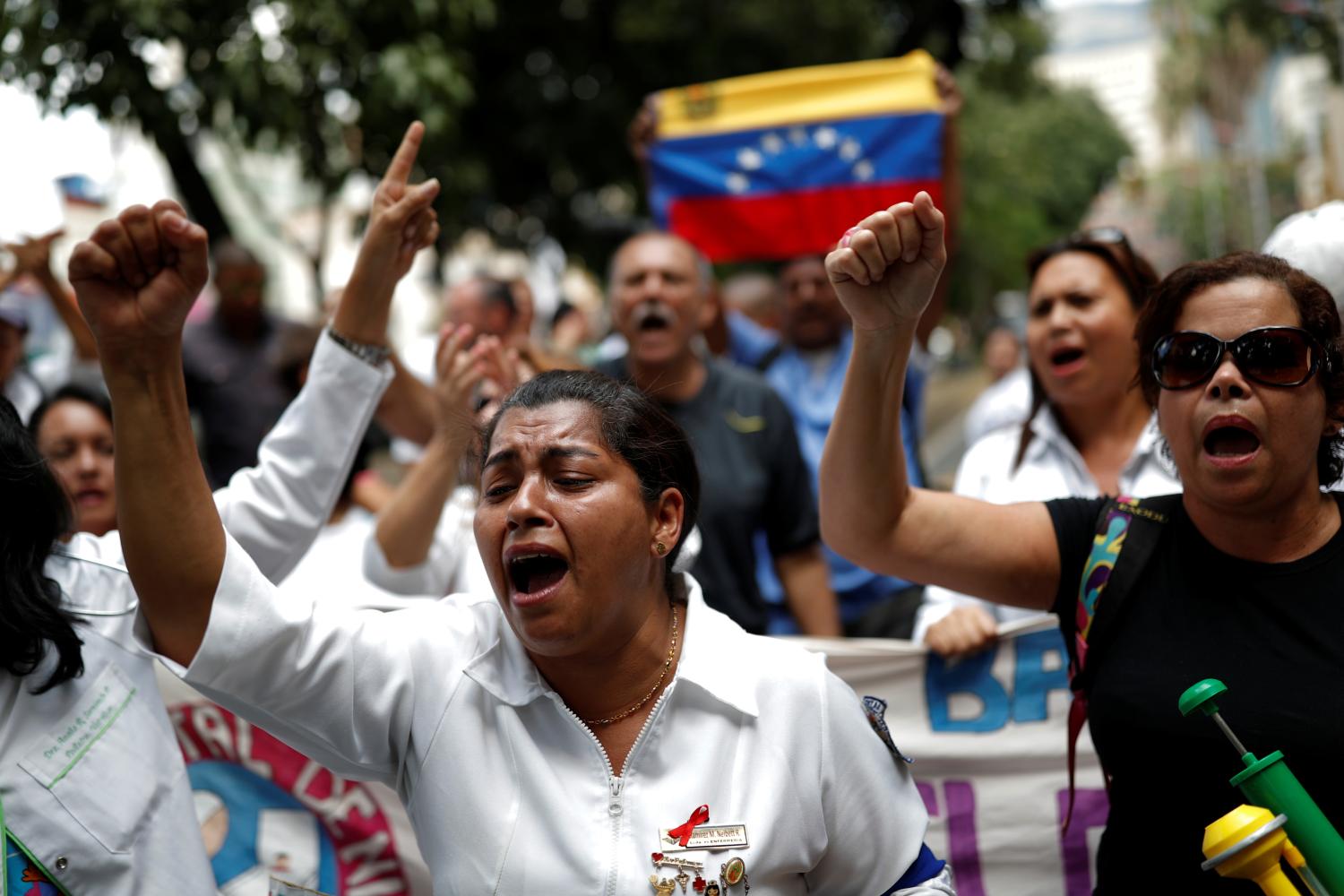 Workers of the health sector take part in a protest due to the shortages of basic medical supplies and against the government of Venezuelas President Nicolas Maduro, outside a hospital in Caracas, Venezuela November 19, 2019. REUTERS/Carlos Garcia Rawlins - RC2GED9PK8S0