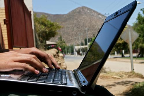 A local surfs the Web in the street in the northern Salamanca town in this December 15, 2006 file photo. Salamanca, 200 miles (316 km) north of the capital Santiago, became Chile's first WiFi town in September. Chilean President Michelle Bachelet hailed the project as the first of its kind in South America and as a major step toward "cutting the gap between rich and poor, between the capital and the regions, between the large and small cities". To match feature CHILE-WIRELESS/   REUTERS/Ivan Alvarado/Files    (CHILE)