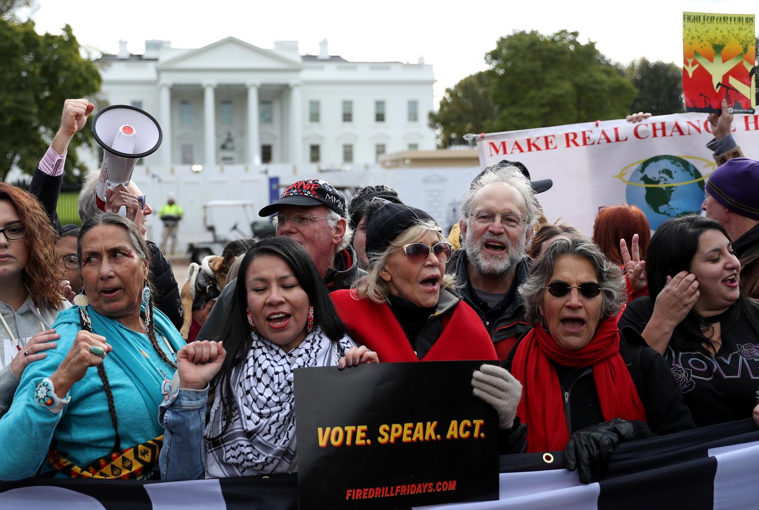 Actress Jane Fonda participates in a "Fire Drill Fridays" climate change protest outside the White House in Washington, U.S., November 8, 2019. REUTERS/Siphiwe Sibeko - RC277D93KU6L