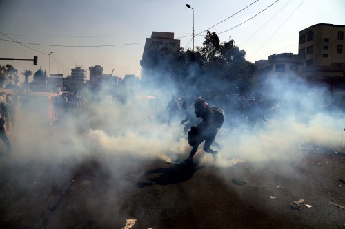 Demonstrators run from tear gas thrown at them during ongoing anti-government protests in Baghdad, Iraq January 28, 2020. REUTERS/Abdullah Dhiaa al-Deen     TPX IMAGES OF THE DAY