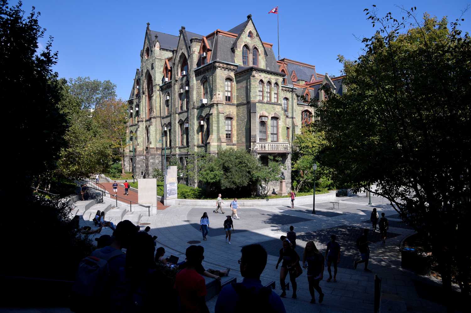 Students walk between classes in front of College Hall on the campus of the University of Pennsylvania in Philadelphia, Pennsylvania, U.S., September 25, 2017. REUTERS/Charles Mostoller