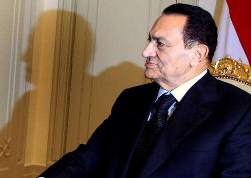 FILE PHOTO: Egypt's President Hosni Mubarak attends a meeting with Qatar's Prime Minister Sheikh Hamad bin Jassim bin Jaber al-Thani at the presidential palace in Cairo December 11, 2010. REUTERS/Amr Abdallah Dalsh/File Photo