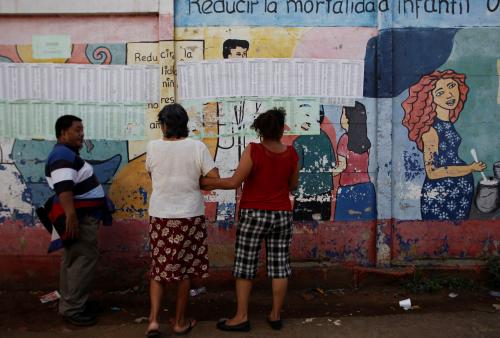 Voters look for their names in the electoral roster at a polling station during the Nicaragua's presidential elections in Managua, November 6, 2016. REUTERS/Oswaldo Rivas