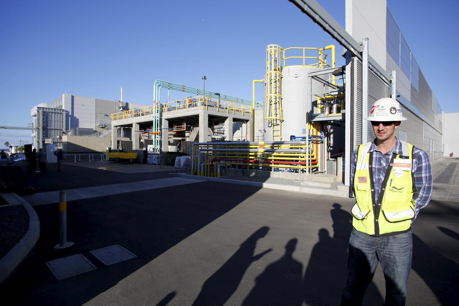 An escort awaits his tour group during tour of the Carlsbad Desalination plant in Carlsbad, California, December 14, 2015. REUTERS/Earnie Grafton