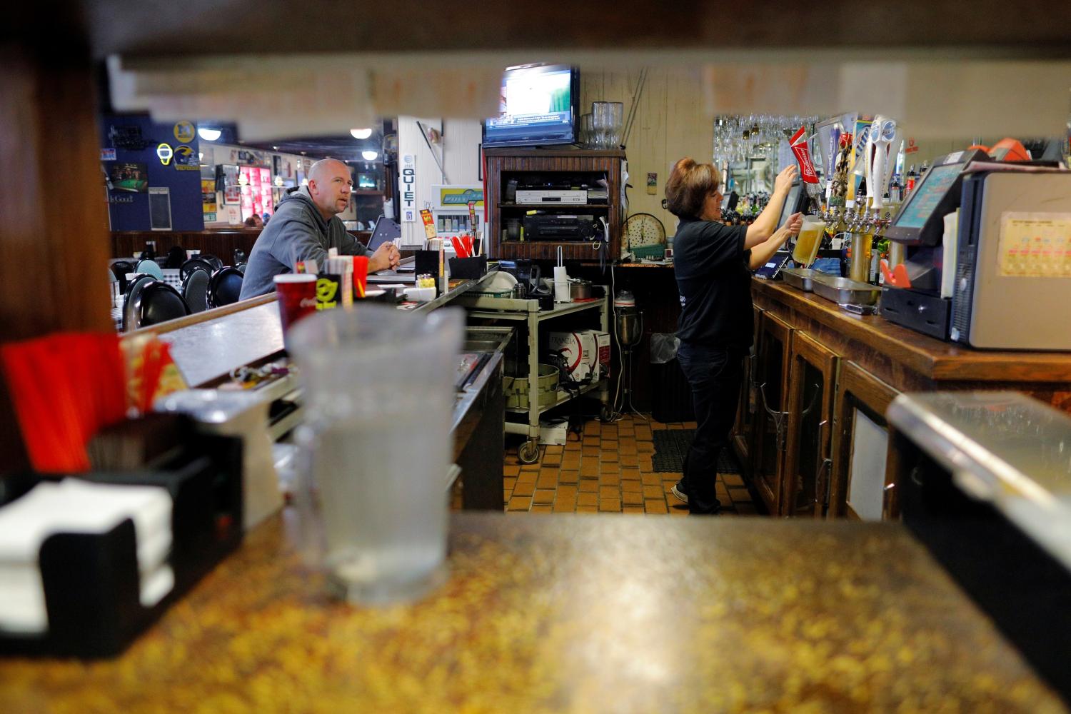 Jeanne Bonner, who made just $2 in tips one day last week as compared to $80 during a normal shift, works behind the bar at Latina Restaurant & Pizzeria near the General Motors Flint Truck Assembly where union auto workers are on strike in Flint, Michigan, U.S., October 9, 2019.     REUTERS/Brian Snyder