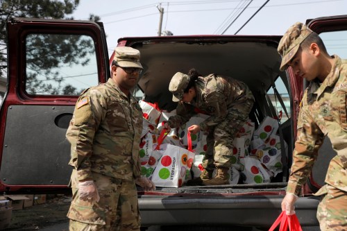 Members of the New York Army National Guard assist Hope Community Services to pack food for distribution in an area with multiple cases of coronavirus disease (COVID-19) in New Rochelle, New York, U.S., March 18, 2020. REUTERS/Andrew Kelly