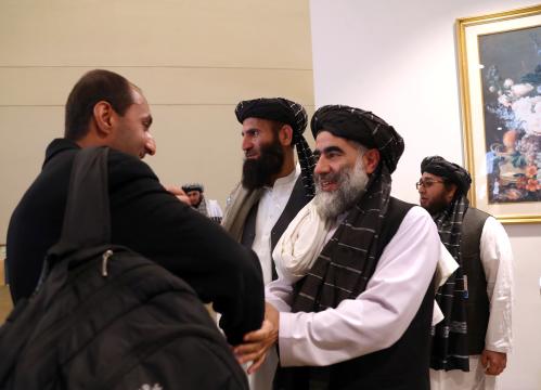 Members of Afghanistan's Taliban delegation (R) gather ahead of an agreement signing between them and U.S. officials in Doha, Qatar February 29, 2020. REUTERS/Ibraheem al Omari