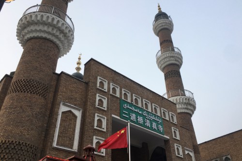 The Chinese national flag flies outside the mosque at the Xinjiang International Grand Bazar during a government organised trip in Urumqi, Xinjiang Uighur Autonomous Region, China, January 3, 2019. Picture taken January 3, 2019.  TO MATCH INSIGHT CHINA-XINJIANG/  REUTERS/Ben Blanchard - RC17EBB289F0
