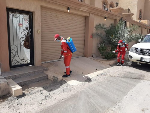 RIAD, SAUDI ARABIA- Health personnel carry out disinfection tasks in the streets and public places, as a preventive measure against the coronavirus in Riyadh, Saudi Arabia on April 2, 2020. The government of Saudi Arabia ordered this Thursday (2) the Confinement of the population in the cities of Mecca and Medina to try to contain the Covid-19 coronavirus pandemic, which has already left 1,885 confirmed cases and 21 deaths in the country.