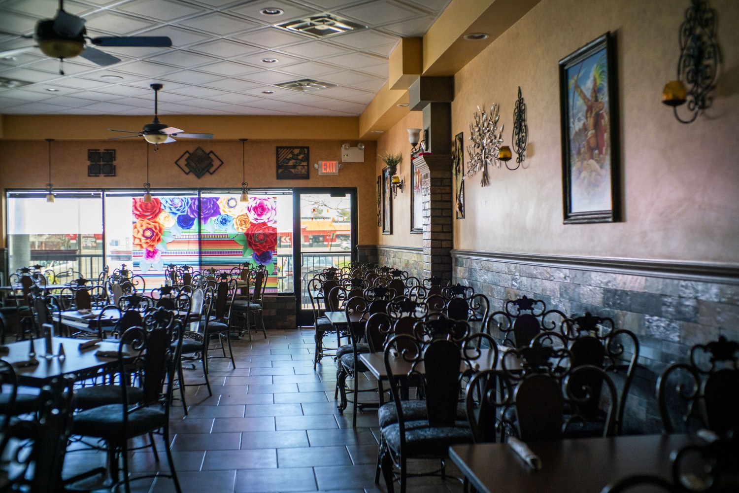 FILE PHOTO: A local restaurant is seen empty due to the outbreak of the coronavirus disease (COVID-19) in Matawan, New Jersey, U.S., April 1, 2020. REUTERS/Eduardo Munoz/File Photo