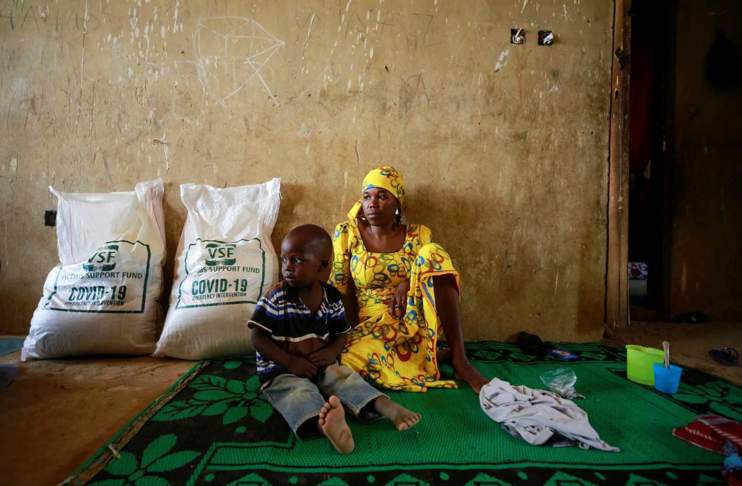 Internally displaced families receive food items from Nigeria's Victims Support Fund, as the authorities struggle to contain the coronavirus disease (COVID-19) outbreak, in Abuja, Nigeria April 14, 2020. REUTERS/Afolabi Sotunde