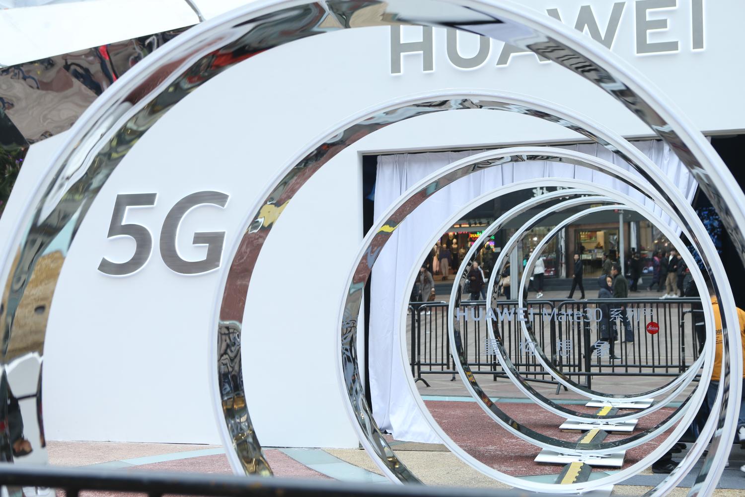 The entrance to the exhibition at the 5G experience site of Huawei in Shanghai, China, 1 December 2019.Huawei carries out 5G experience sites in 9 cities including Shanghai, Beijing, Chongqing, etc. to familiarize local citizens with 5G service by providing VR games and live shows. fachaoshiNo Use China. No Use France.