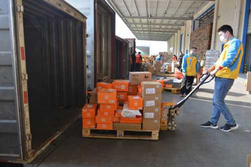 In logistics center of Suning Commerce Group, workers are busy packaging, arranging and labelling, well-preparing for shipment, Nanjing city, eastern-central China's Jiangsu province, April 9, 2020.No Use China. No Use France.