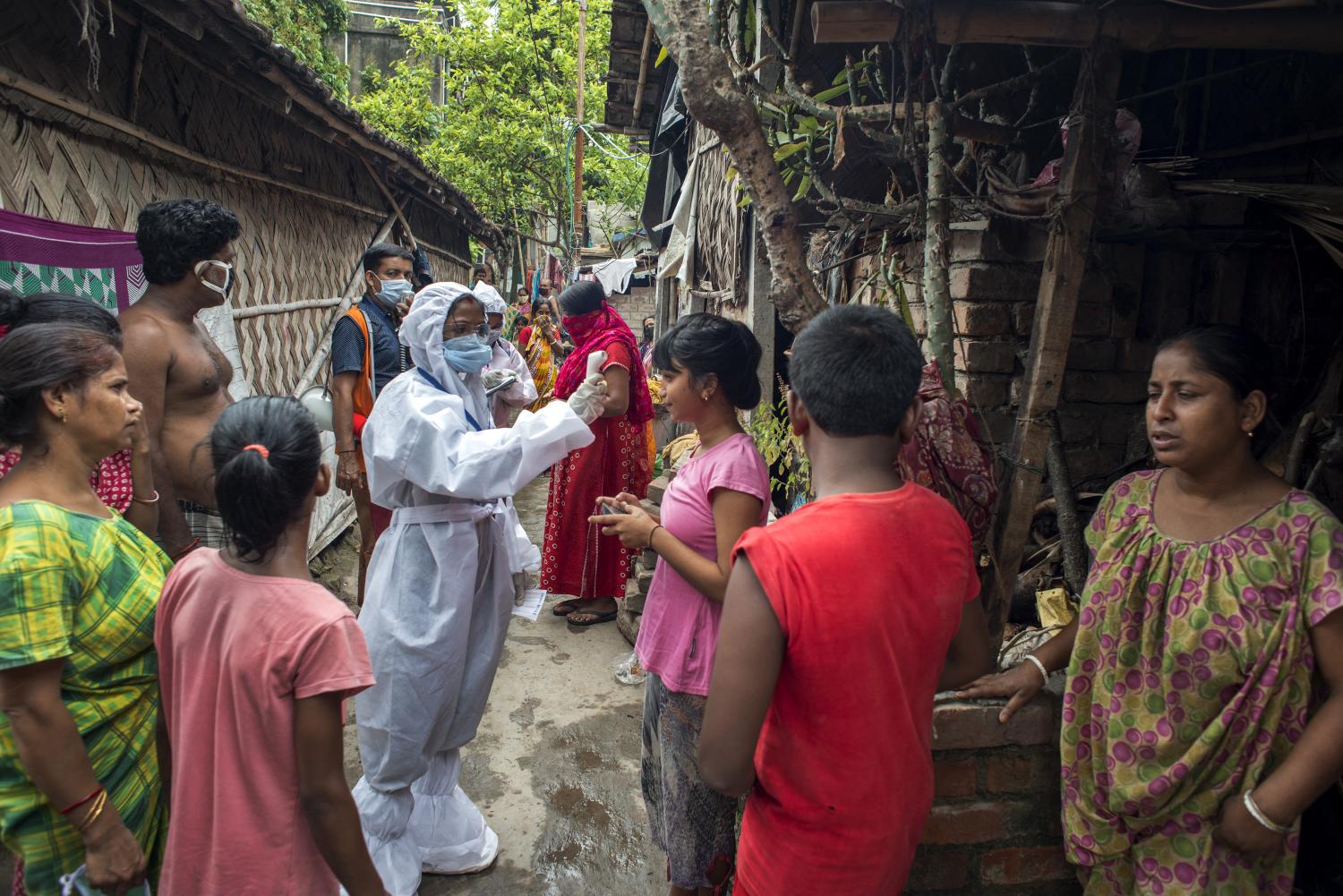 KMC (Kolkata Mucicipal corporation) health workers check for fever among residents of a slum area in Kolkata midst the 2nd phase of lockdown in India due to covid 19 pandemic. This is to curb the spread of Covid 19 in the country. The second phase is handled with more strict rules by the administration. Kolkata, West Bengal, India April 23, 2020 Photo by Arindam Mukherjee/ABACAPRESS.COM