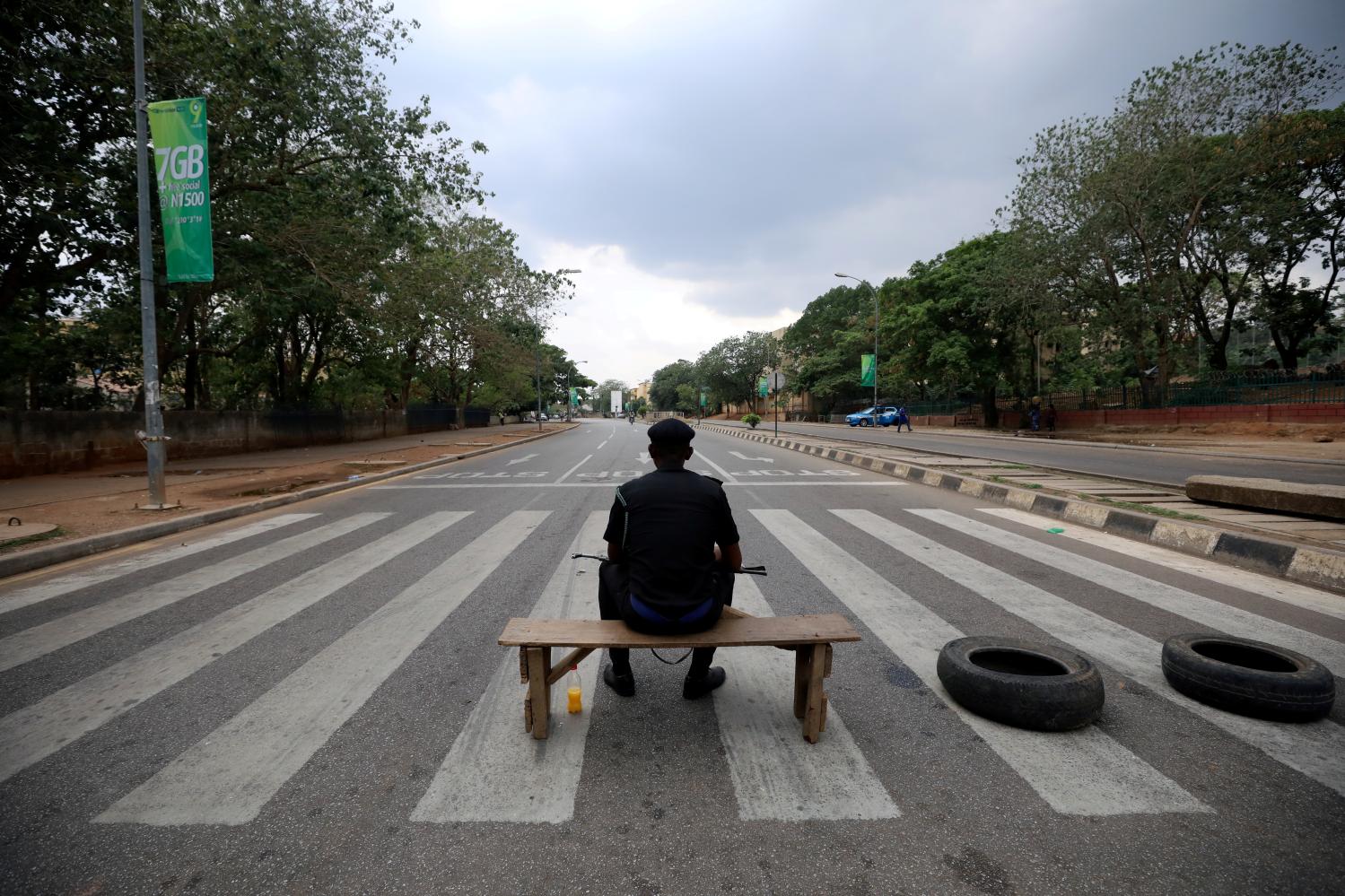 A police officer is pictured at a road block while the spread of the coronavirus disease (COVID-19) continues in Abuja, Nigeria April 9, 2020. REUTERS/Afolabi Sotunde     TPX IMAGES OF THE DAY