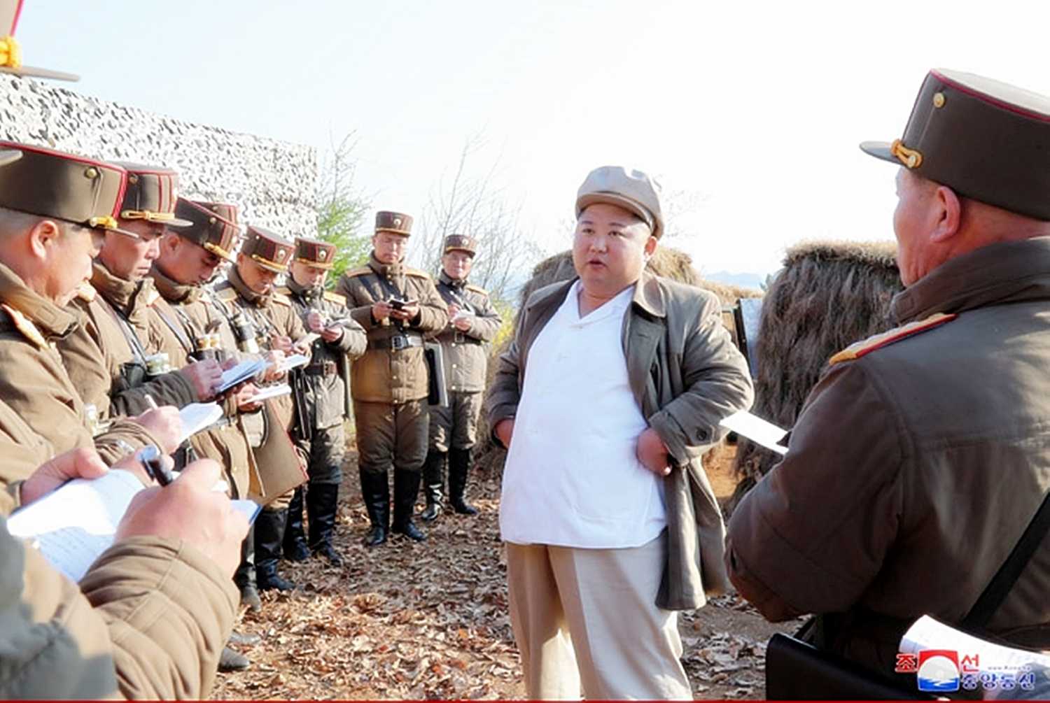NORTH KOREA- In photos released on April 10, 2020, the North Korean Central News Agency (KCNA) reported that North Korean leader Kim Jong-un (center) inspected an artillery exercise by the Korean People's Army (KPA). The North Korean media did not mention the date of the exercise, but it would have taken place on Thursday (9). (NO RESALE)