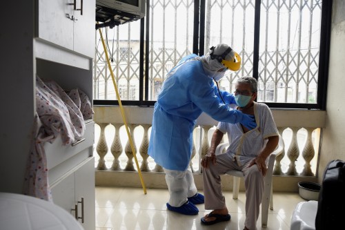 Doctor Samuel Gutierrez, part of the Ecuadorian health ministry's rapid response team for the coronavirus disease (COVID-19), performs a medical exam on an 81-year-old man who is suspected of having the disease, at the man's home in Guayaquil, Ecuador April 29, 2020. REUTERS/Santiago Arcos