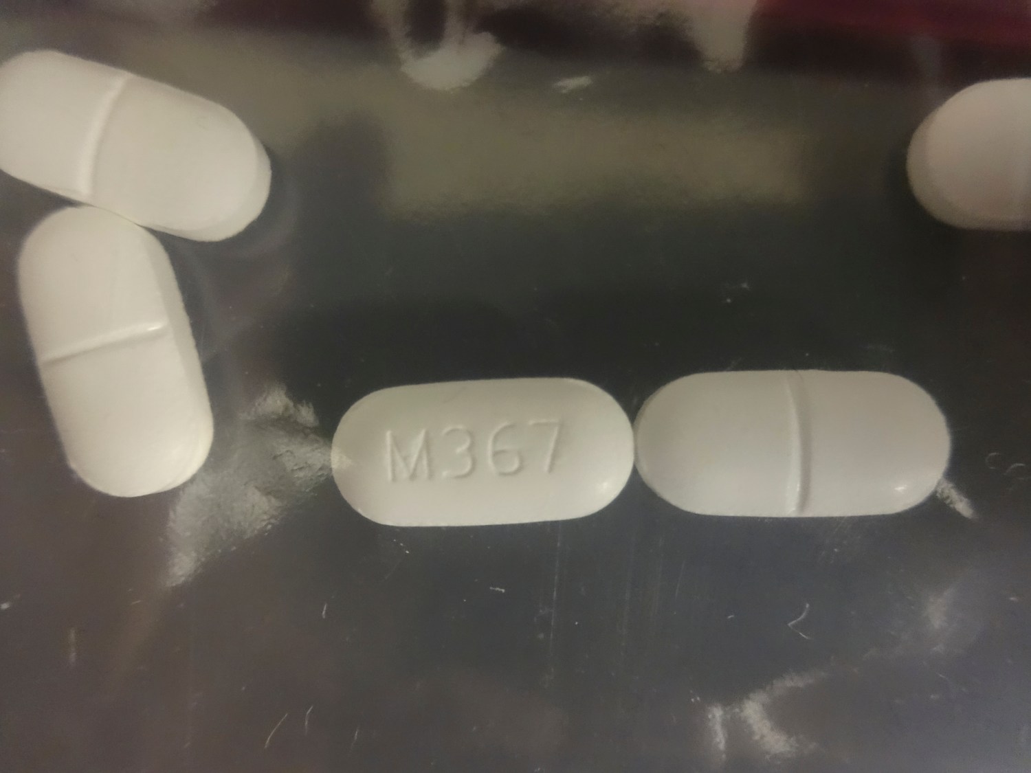 A seized counterfeit hydrocodone tablets in the investigation of a rash of fentanyl overdoses in northern California is shown in this Drug Enforcement Administration (DEA) photo released on April 4, 2016. At least 42 drug overdoses in the past two weeks have been reported in northern California, 10 of them fatal, in what authorities on Monday called the biggest cluster of poisonings linked to the powerful synthetic narcotic fentanyl ever to hit the U.S. West Coast.    REUTERS/Drug Enforcement Administration/Handout via Reuters    FOR EDITORIAL USE ONLY. NOT FOR SALE FOR MARKETING OR ADVERTISING CAMPAIGNS. THIS IMAGE HAS BEEN SUPPLIED BY A THIRD PARTY. IT IS DISTRIBUTED, EXACTLY AS RECEIVED BY REUTERS, AS A SERVICE TO CLIENTS