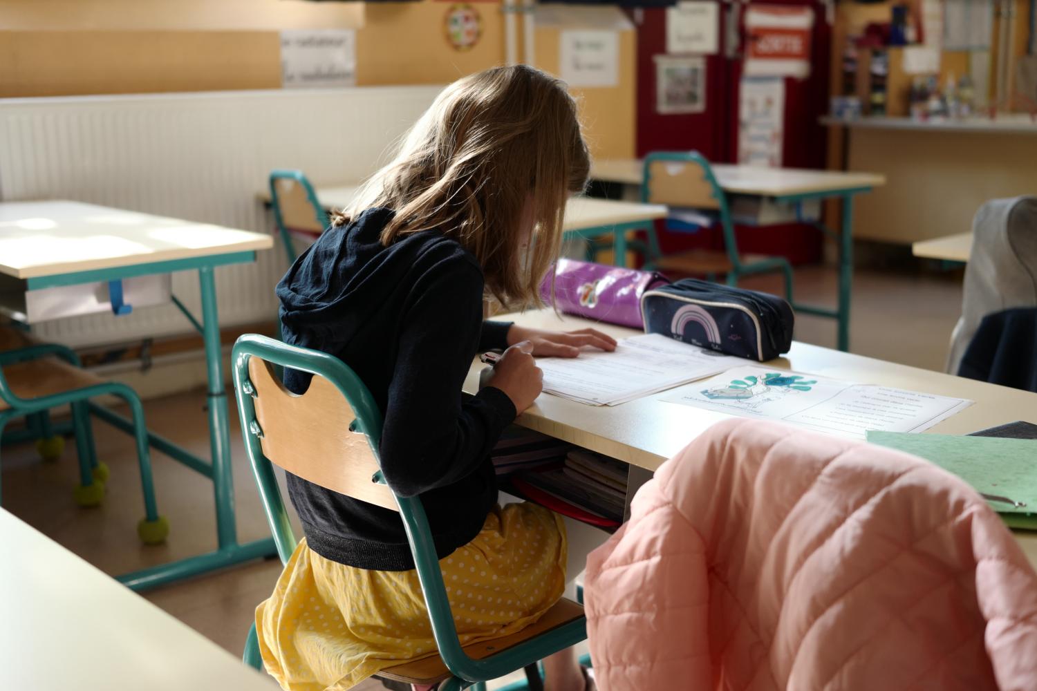 Back in school after two months of confinement, schoolchlidren are studying again in their classrooms according to the health standards in force. Vincennes, France. May 26, 2020. Hugo Lebrun / Hans LucasDe retour a l ecole apres deux mois de confinement, des ecoliers etudient de nouveau dans leur classe selon les normes sanitaires en vigueur. Vincennes, France. 26 mai 2020. Hugo Lebrun / Hans LucasNO USE FRANCE