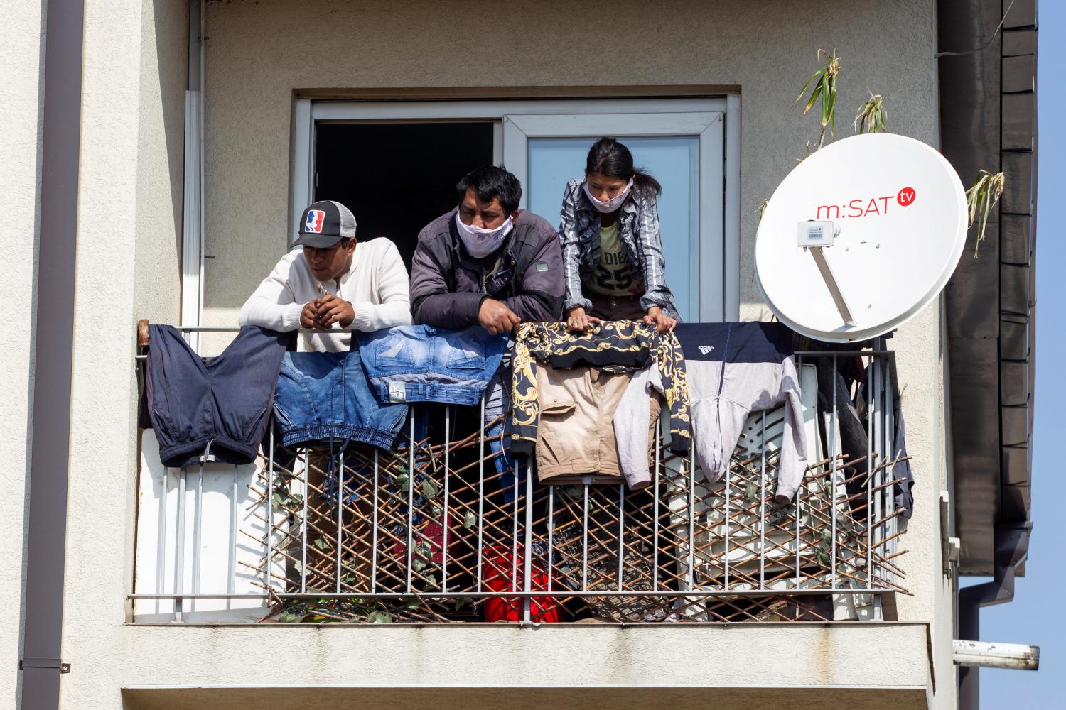 People watch supplies distribution from their balconies in Roma community in Podgorica amid coronavirus disease (COVID-19) fears, Montenegro March 29, 2020. REUTERS/Stevo Vasiljevic
