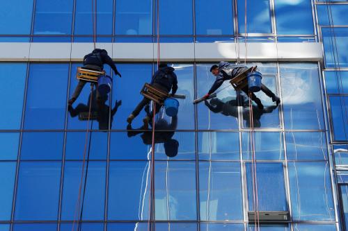 Workers clean the windows on a high-rise building in Boston, Massachusetts, U.S., October 21, 2019.     REUTERS/Brian Snyder