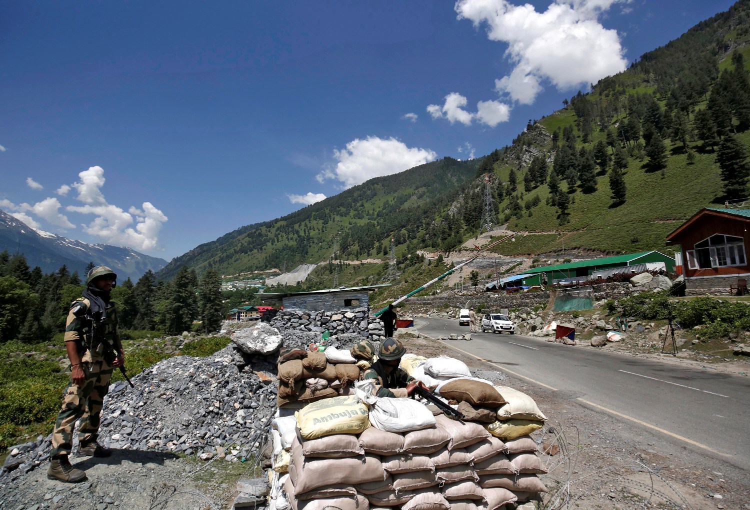 India's Border Security Force (BSF) soldiers stand guard at a checkpoint along a highway leading to Ladakh, at Gagangeer in Kashmir's Ganderbal district June 17, 2020. REUTERS/Danish Ismail
