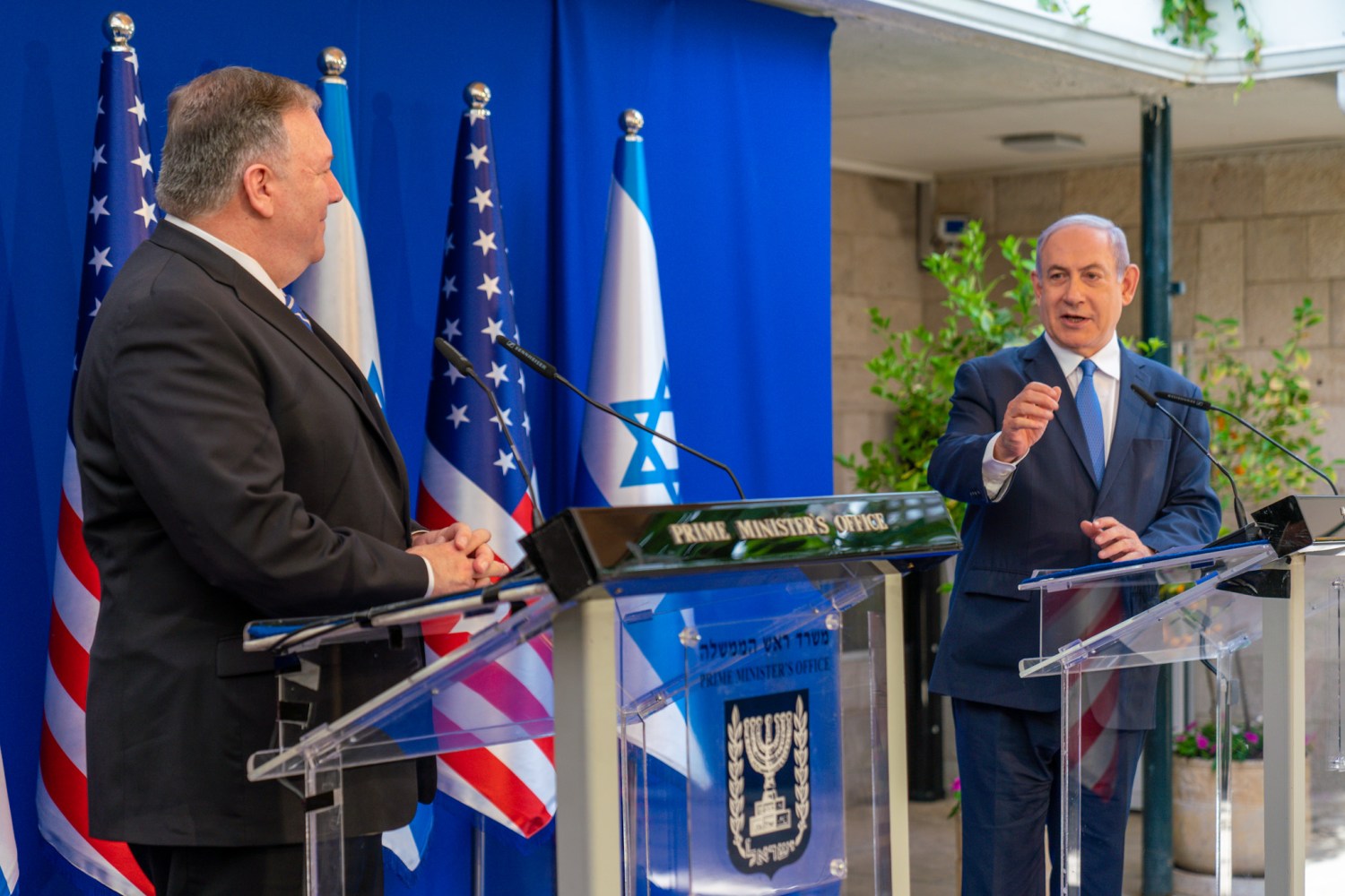 JERUSALEM, ISRAEL- US Secretary of State Mike Pompeo (left) during a meeting with Prime Minister Benjamin Netanyahu (right) in Jerusalem, Israel on May 13, 2020. Pompeo arrived in Israel on Wednesday (13) for a lightning visit during the which will talk about the Iran issue and the proposed annexation by the occupied West Bank.