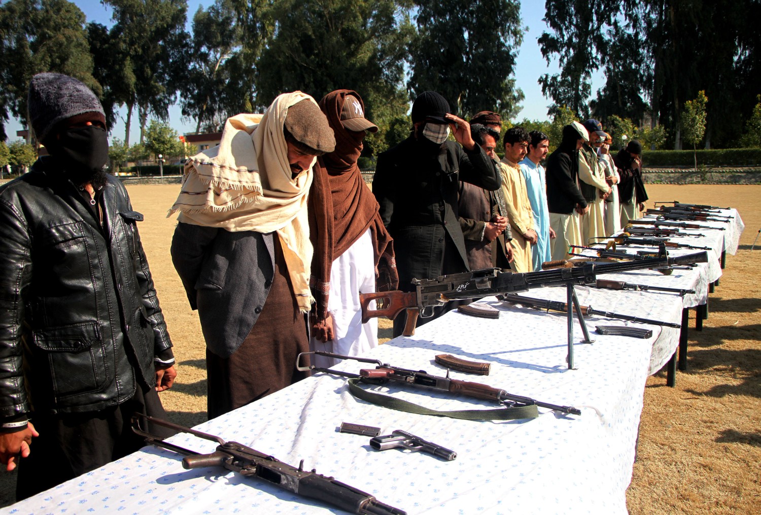NANGARHAR, AFGHANISTAN.- Taliban fighters attend a surrender ceremony in Jalalabad city, capital of Nangarhar province, Afghanistan, Feb. 8, 2020. A total of 28 Taliban fighters have given up fighting and surrendered to security forces in the eastern Nangarhar province on Saturday, provincial governor Shah Mahmoud Miakhil said.