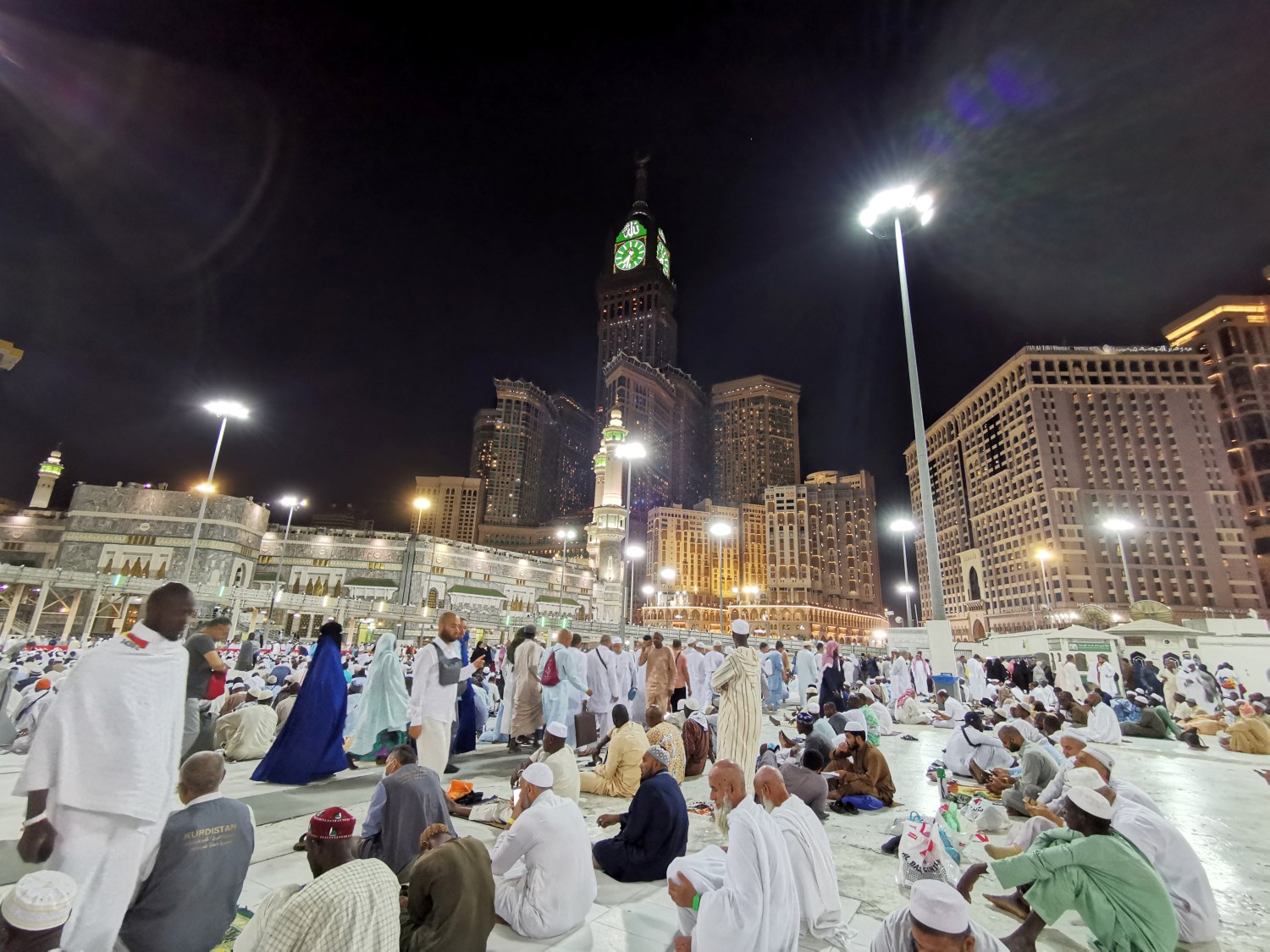 Muslims pray at the Grand Mosque during the annual Hajj pilgrimage in their holy city of Mecca, Saudi Arabia August 8, 2019. REUTERS/Waleed Ali