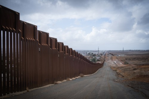 People living near the Trump wall between San Diego and Tijuana. Tijuana - Mexico - November 2019. Des gens vivent près du mur de Trump délimitant la frontière entre les Etats-Unis et le Mexique. Tijuana - Mexico - Novembre 2019.NO USE FRANCE