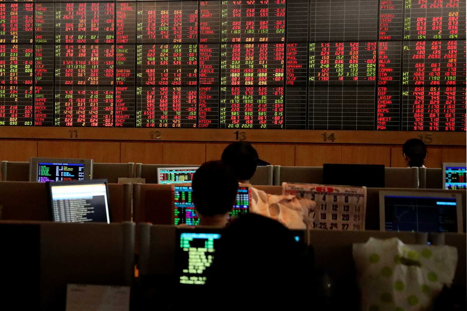 Traders are seen in front of a screen with trading figures in red at Thailand Stock Exchange building in Bangkok, Thailand March 13, 2020. REUTERS/Juarawee Kittisilpa