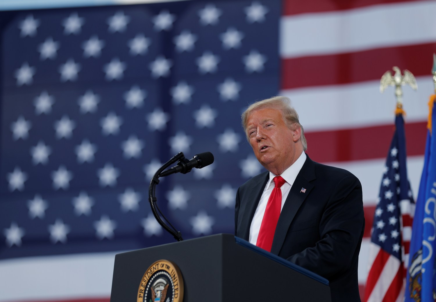 U.S. President Donald Trump delivers a speech following a tour of Fincantieri Marinette Marine in Marinette, Wisconsin, U.S., June 25, 2020. REUTERS/Carlos Barria