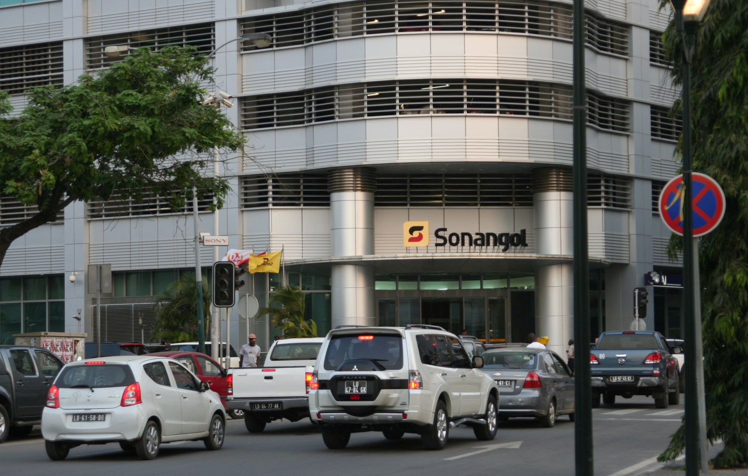 Cars are seen infront of the head office of Angola's state oil company Sonangol in the capital Luanda, Angola. June 7,2016. REUTERS/Ed Cropley