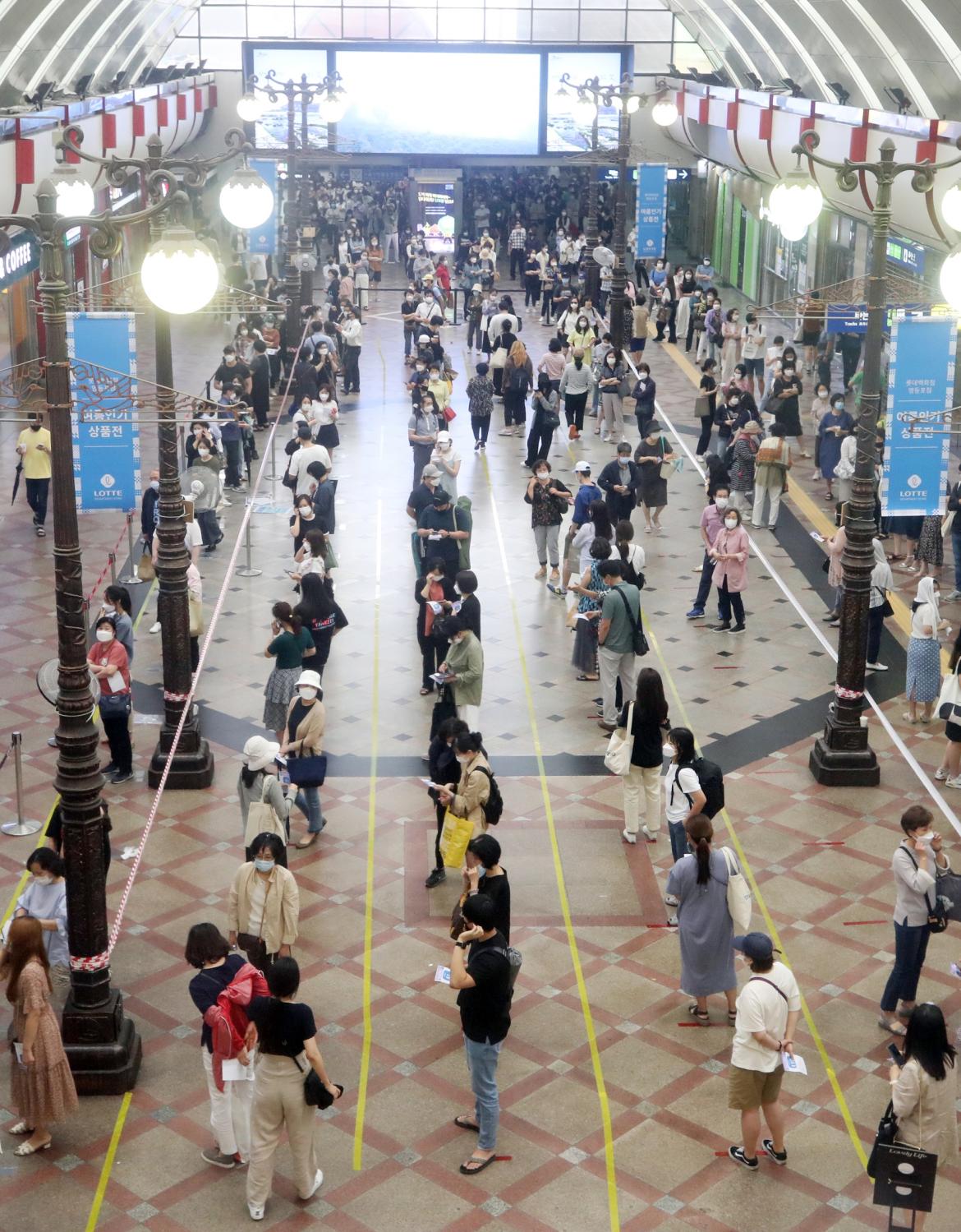 SEOUL, SOUTH KOREA- People shop amid a joint discount campaign in Seoul, South Korea on June 26, 2020. The campaign will continue through July 12, involving traditional markets, small business owners from the country, and major distribution companies such as shopping malls and supermarket chains to overcome the contraction in consumer spending due to the repercussions of the coronavirus pandemic. (NO RESALE)