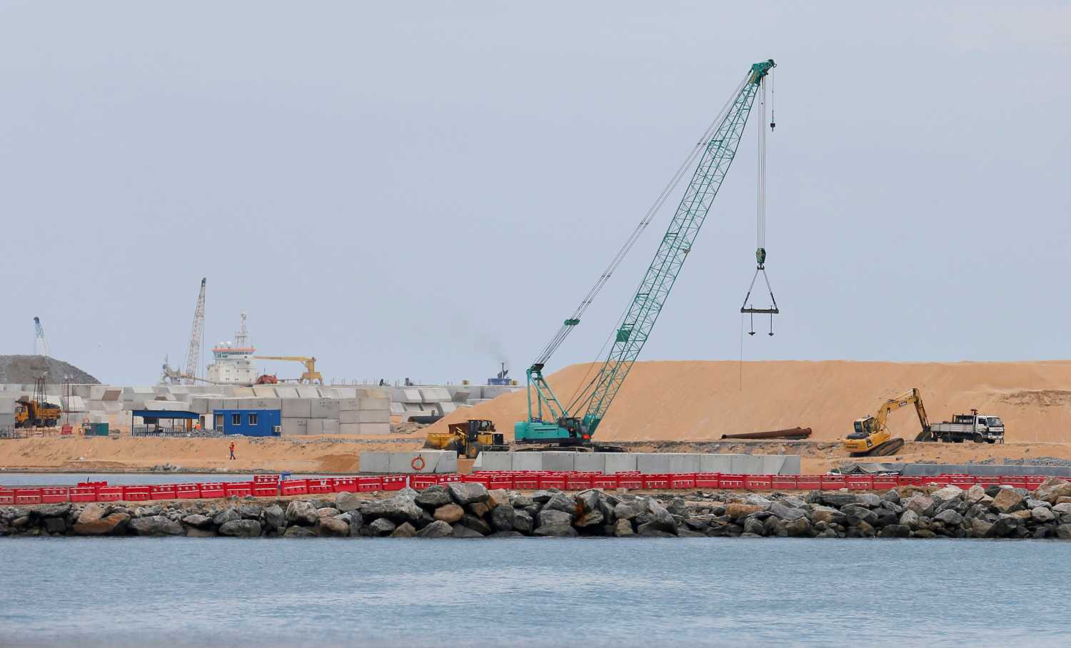 A general view of Colombo Port City construction site, which is backed by Chinese investment is seen, in Colombo, Sri Lanka November 5, 2018.   To match INSIGHT SRI LANKA-POLITICS/CHINA-INDIA.    REUTERS/Dinuka Liyanawatte